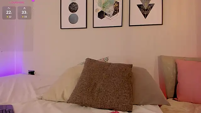 ariavelvet  online show from 04-19-26, 03:18