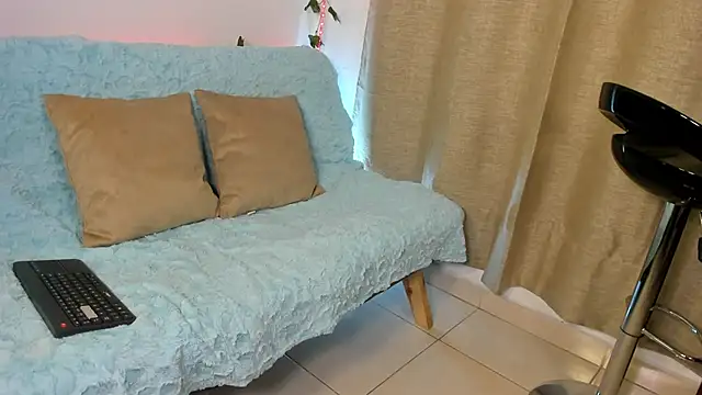 Rebeca Marchetti online show from 04-11-26, 09:07