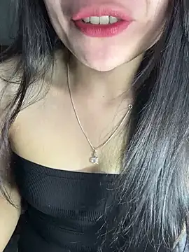 Snapshot of Tinn_tin chatting on 04-28-26, 04:33 Tinn tin online show from 04-28-26, 04:33