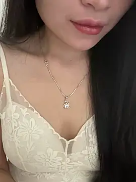 Snapshot of Tinn_tin chatting on 05-17-26, 05:29 Tinn tin online show from 05-17-26, 05:29