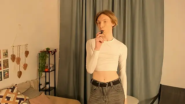 Snapshot of SilverFeral chatting on 02-28-26, 05:40 SilverFeral online show from 02-28-26, 05:40