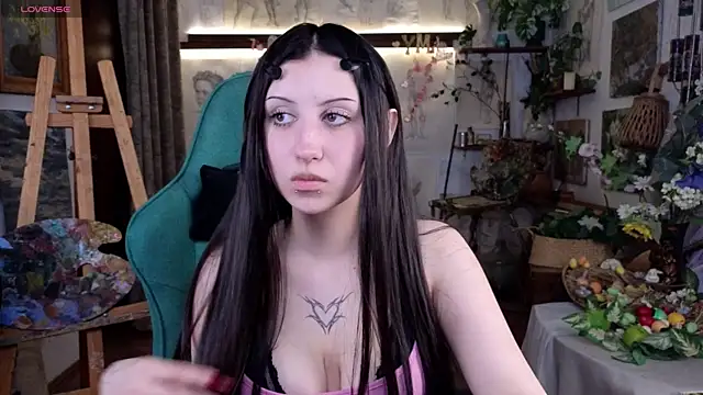 EffieMeowley online show from 04-12-26, 02:09