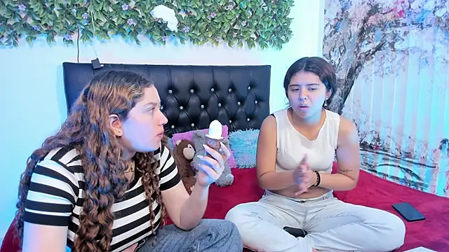 valeria and zoe online show from 05-01-26, 06:35