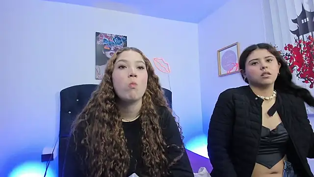 valeria and zoe online show from 03-17-26, 02:42