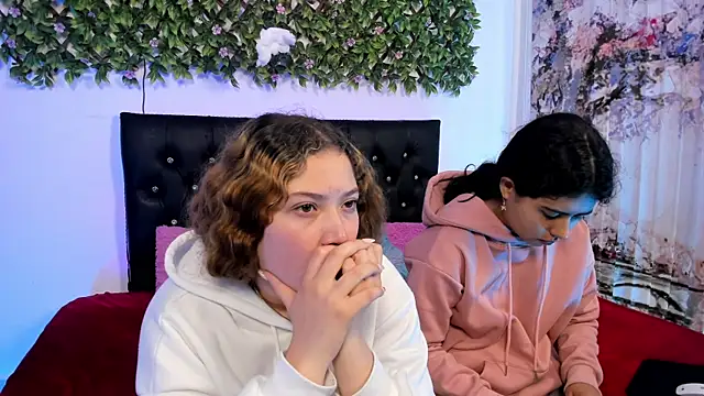 valeria and zoe online show from 05-04-26, 03:04