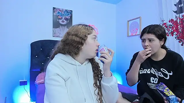 valeria and zoe online show from 03-11-26, 02:33