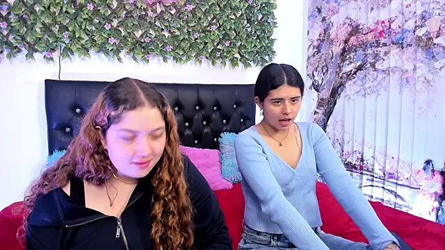 valeria and zoe online show from 05-19-26, 02:13