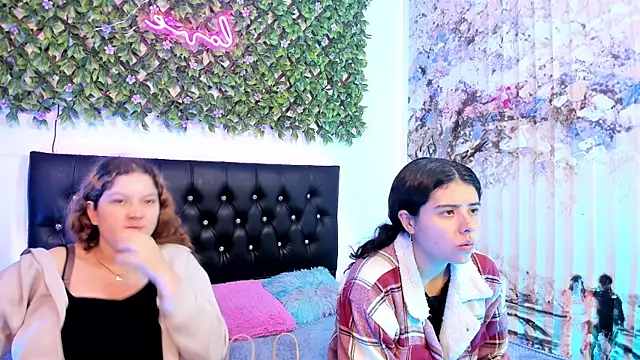 valeria and zoe online show from 05-12-26, 02:01