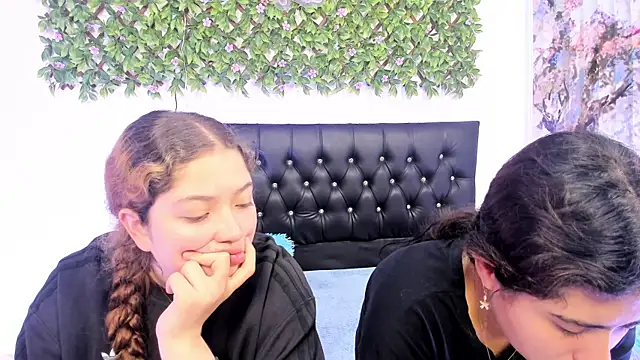 valeria and zoe online show from 05-26-26, 02:26