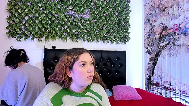 valeria and zoe online show from 05-20-26, 03:42
