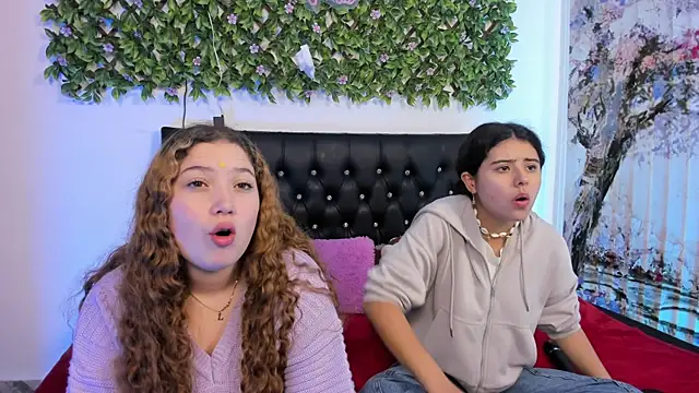 valeria and zoe online show from 04-30-26, 02:46