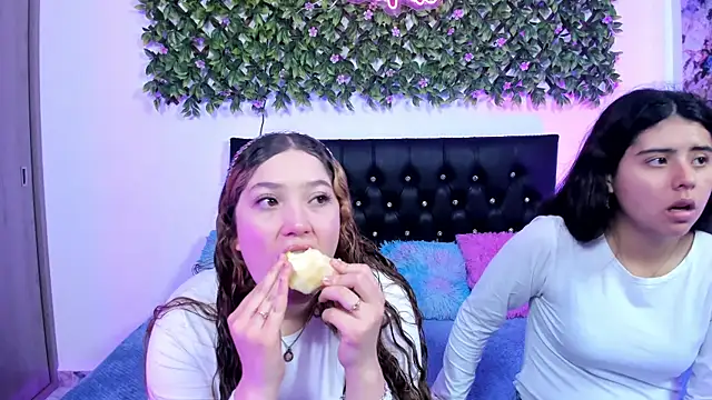 valeria and zoe online show from 05-29-26, 02:12