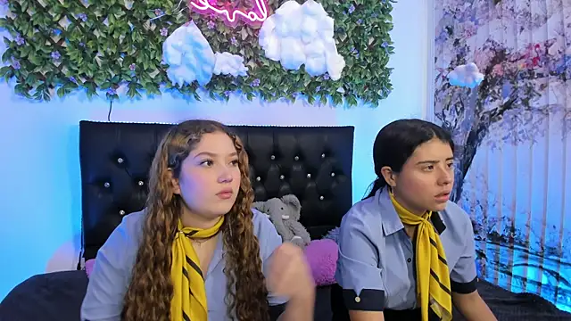 valeria and zoe online show from 04-15-26, 03:27