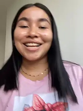 Snapshot of Pamela222- chatting on 02-25-26, 09:47 Pamela222- online show from 02-25-26, 09:47