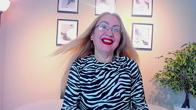Snapshot of Victoria_Firee chatting on 05-16-26, 07:46 Victoria Firee online show from 05-16-26, 07:46