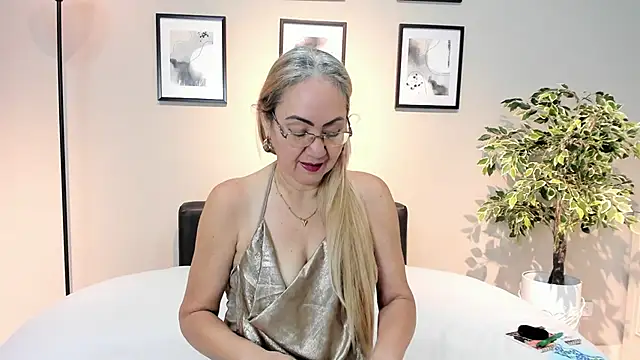 Victoria Firee online show from 04-06-26, 12:06