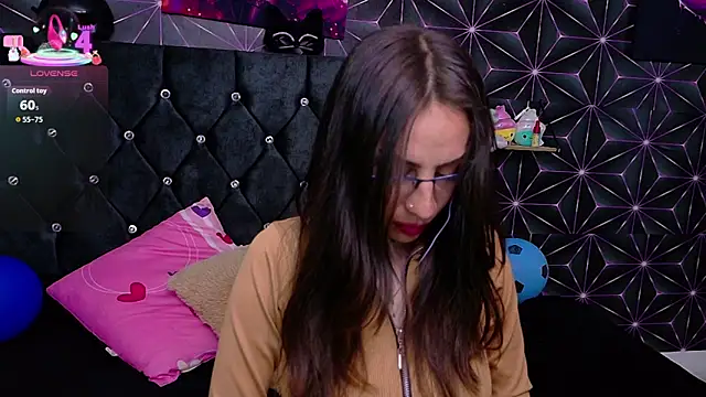 Snapshot of Miis_Beella chatting on 06-29-26, 01:00 Miis Beella online show from 06-29-26, 01:00