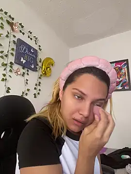 aurora bela online show from 04-14-26, 01:49