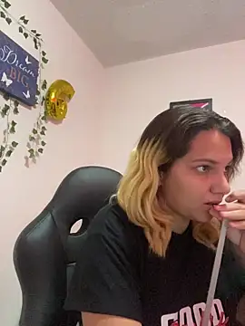 aurora bela online show from 04-11-26, 09:02