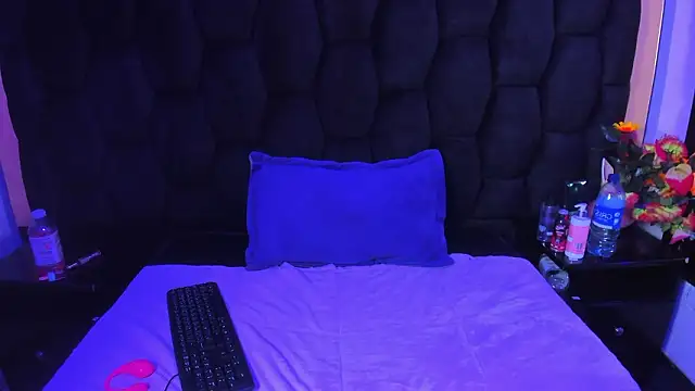 VeronicaCream  online show from 04-01-26, 04:36