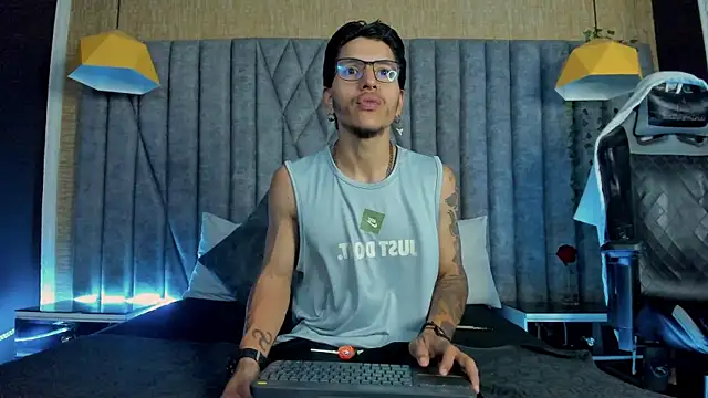 Snapshot of DanteLuxx chatting on 03-01-26, 11:16 DanteLuxx online show from 03-01-26, 11:16