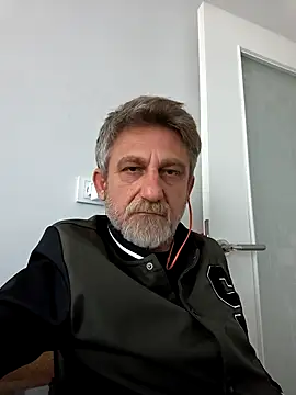 arelll34 online show from 04-05-26, 02:13