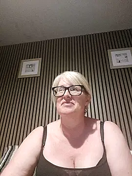 FlirtyFleur-x online show from 05-24-26, 08:42