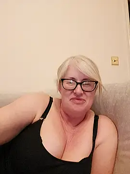 FlirtyFleur-x online show from 04-22-26, 10:05