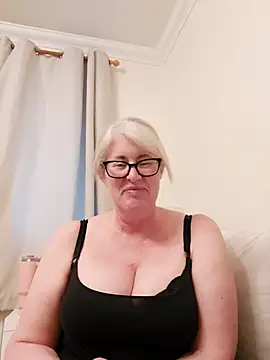FlirtyFleur-x online show from 04-27-26, 07:12
