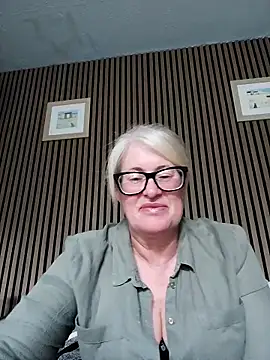 FlirtyFleur-x online show from 05-20-26, 11:40