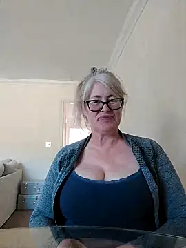 FlirtyFleur-x online show from 04-19-26, 08:26