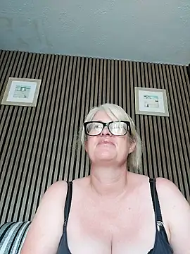 FlirtyFleur-x online show from 05-30-26, 01:06