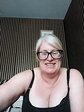FlirtyFleur-x online show from 06-14-26, 10:38