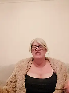 FlirtyFleur-x online show from 03-29-26, 12:45