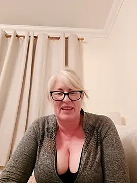 FlirtyFleur-x online show from 04-12-26, 09:29