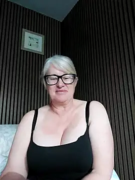 FlirtyFleur-x online show from 05-18-26, 12:54