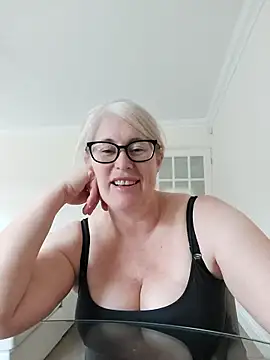 FlirtyFleur-x online show from 04-15-26, 08:09