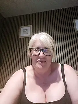 FlirtyFleur-x online show from 05-16-26, 08:52