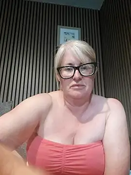 FlirtyFleur-x online show from 05-25-26, 06:50