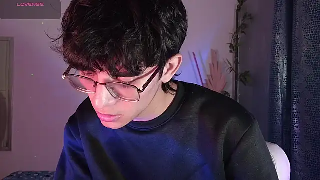 Snapshot of noah_millerx chatting on 03-02-26, 04:13 noah millerx online show from 03-02-26, 04:13