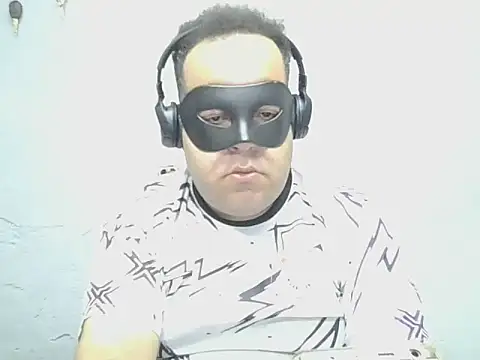 Snapshot of UrsoBissexualPauGrosso chatting on 03-23-26, 03:06 UrsoBissexualPauGrosso online show from 03-23-26, 03:06