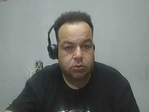 Snapshot of UrsoBissexualPauGrosso chatting on 03-18-26, 03:20 UrsoBissexualPauGrosso online show from 03-18-26, 03:20