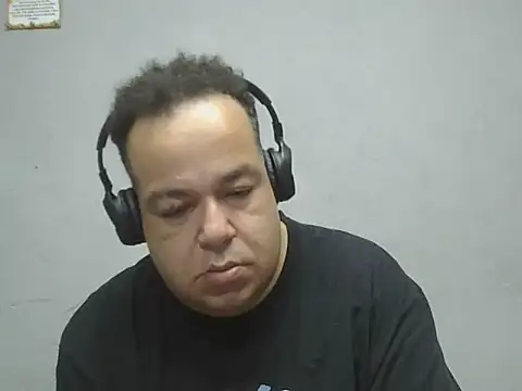 Snapshot of UrsoBissexualPauGrosso chatting on 03-21-26, 10:46 UrsoBissexualPauGrosso online show from 03-21-26, 10:46