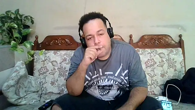 Snapshot of UrsoBissexualPauGrosso chatting on 05-13-26, 04:47 UrsoBissexualPauGrosso online show from 05-13-26, 04:47