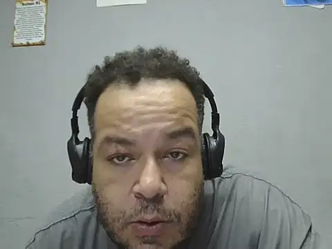 Snapshot of UrsoBissexualPauGrosso chatting on 04-04-26, 08:37 UrsoBissexualPauGrosso online show from 04-04-26, 08:37