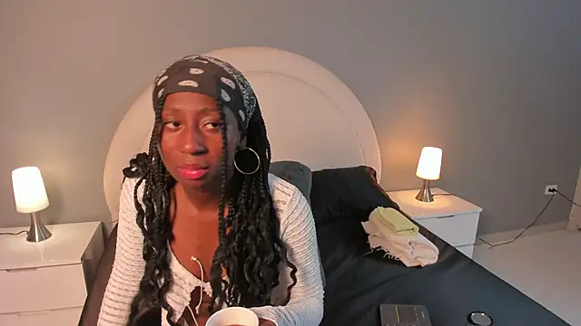 zoepinkett online show from 03-23-26, 04:12