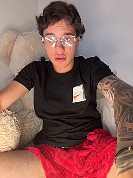 EXCLUSIVE8 online show from 04-05-26, 09:32