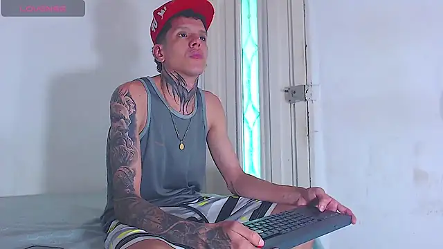 Snapshot of gabriel_reyes21 chatting on 08-04-26, 06:56 gabriel reyes21 online show from 08-04-26, 06:56