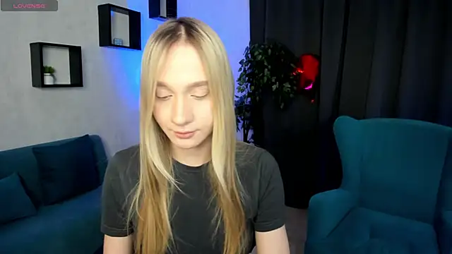 Snapshot of MellliissaDrream chatting on 03-03-26, 01:23 MellliissaDrream online show from 03-03-26, 01:23