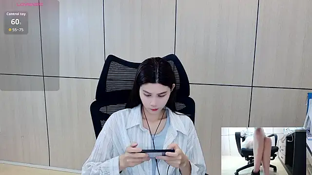 Snapshot of zhen-68 chatting on 06-11-26, 02:53 zhen-68 online show from 06-11-26, 02:53